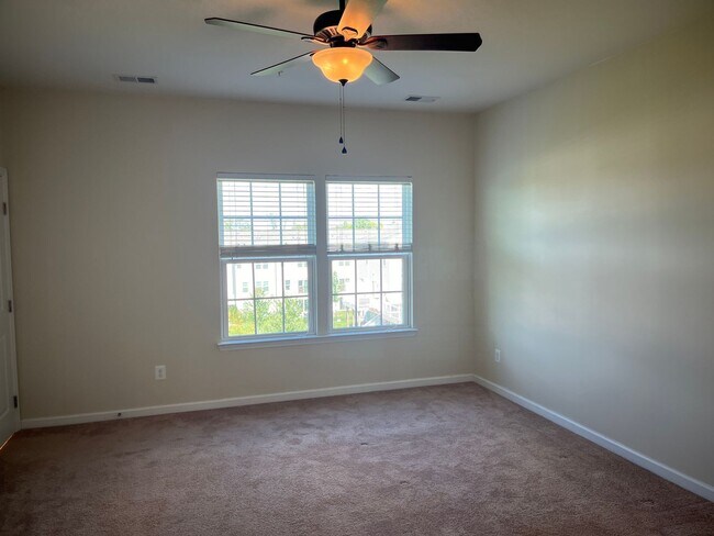 Building Photo - 1253 Elderslie Ln