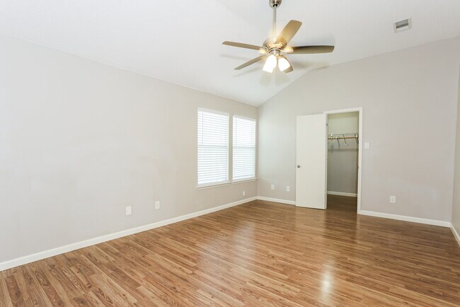 Building Photo - 327 Tioga Dr