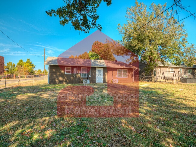 Building Photo - 224 W 5th St