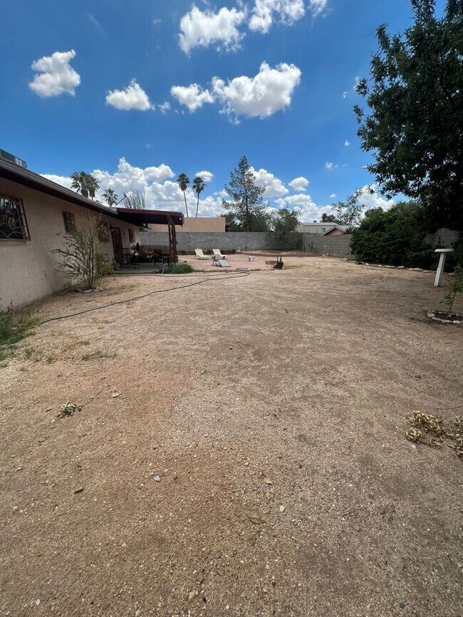 Building Photo - HOUSE FORE RENT