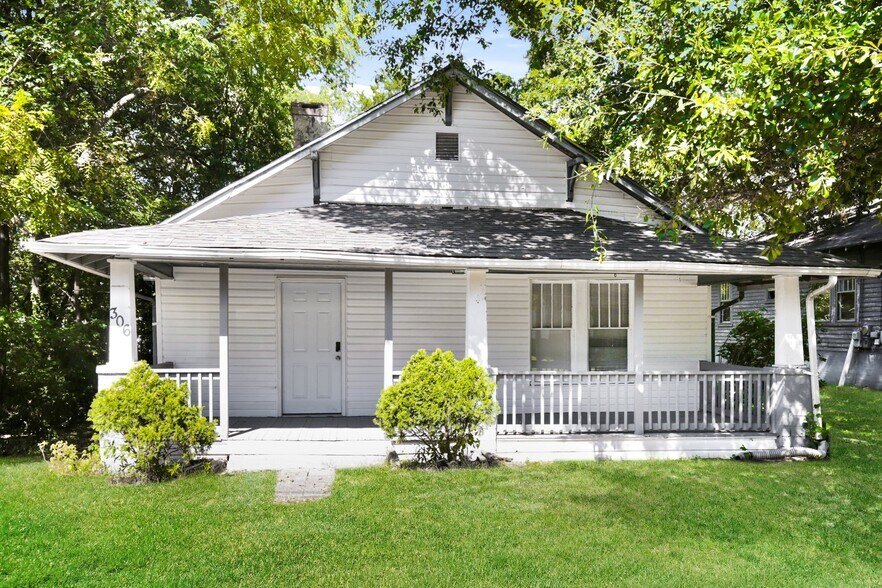 Building Photo - 306 E Guilford St