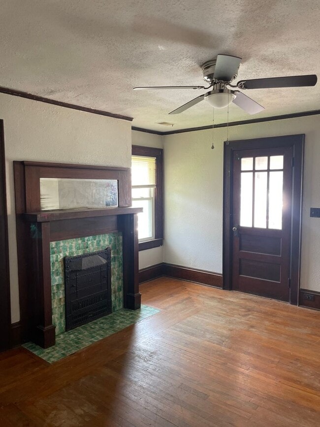 Building Photo - Four Bedroom Home in South Charleston