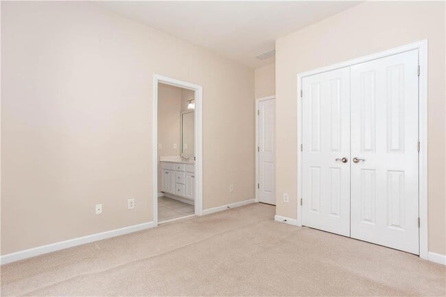 Building Photo - 3206 Windsor Lake Dr NE