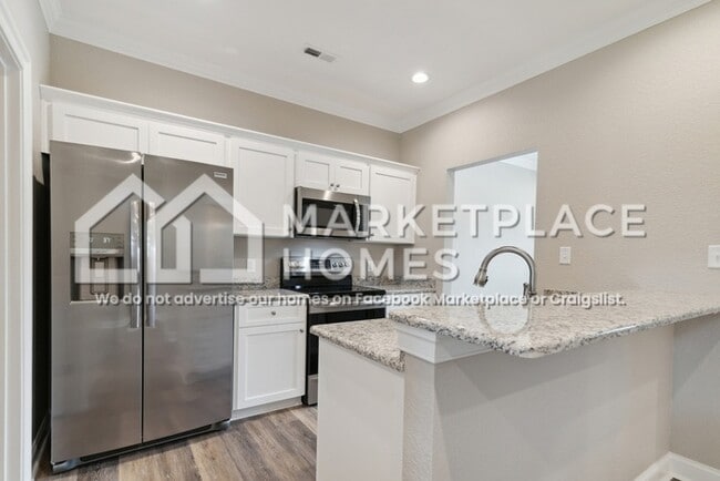 Building Photo - 542 Wilson St