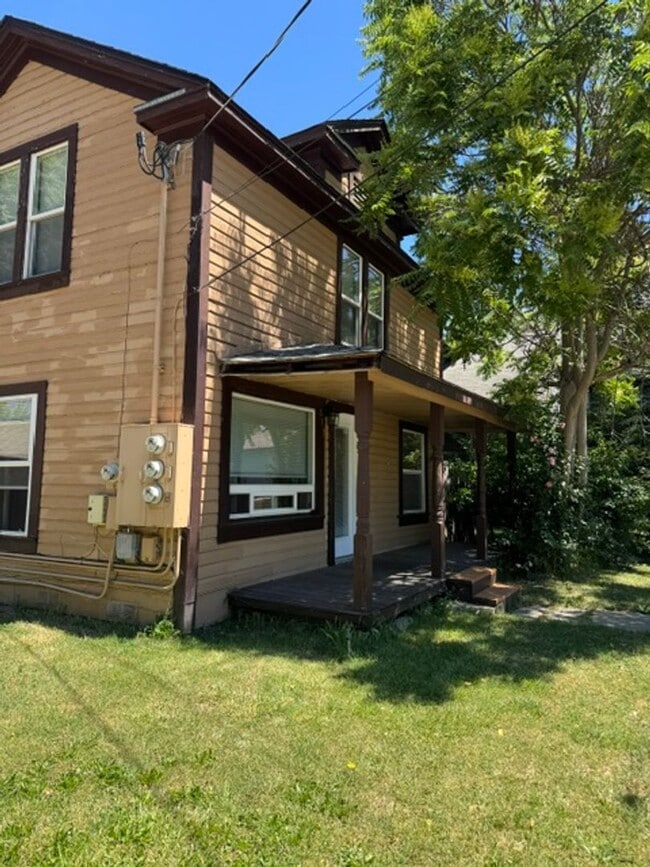 Building Photo - 819 Taylor St
