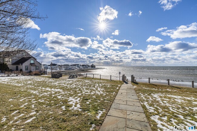 Building Photo - 185 Melba St