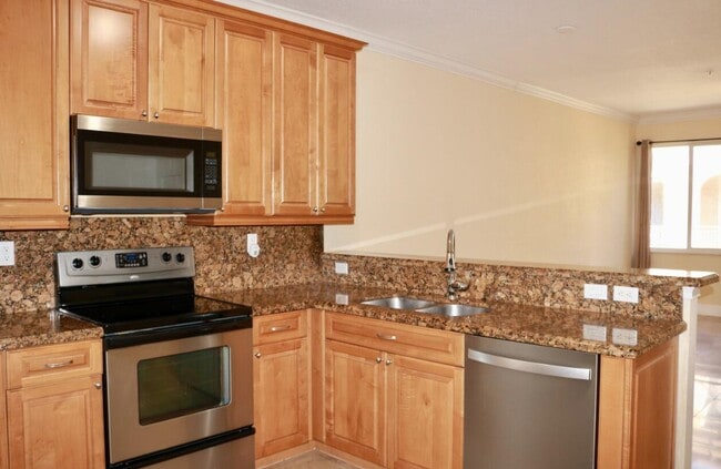 Building Photo - 3042 Waterside Cir