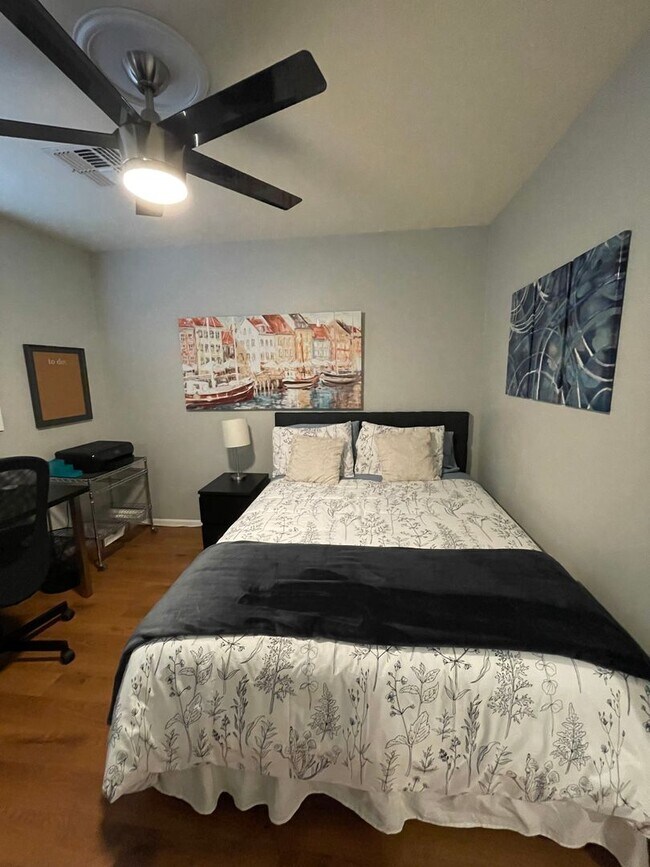 Building Photo - Gorgeous Fully Furnished 3 Bd 2 Bath Vacation Home!