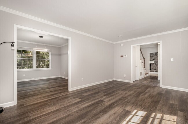 Building Photo - 6800 April Ln