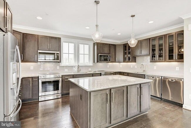 Building Photo - 1020 Railroad Ave