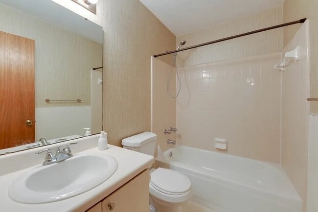 Building Photo - 2303 La Rue Ct