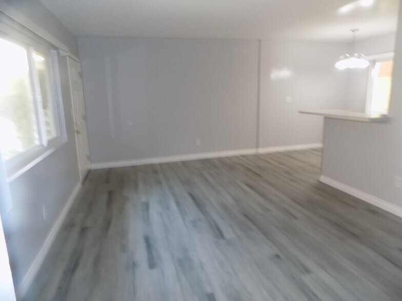 Building Photo - 129 W Chevy Chase Dr