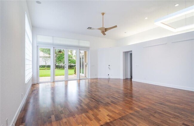 Building Photo - 2519 Bay Pointe Ct