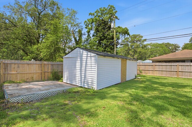 Building Photo - 12433 Deerfield Rd