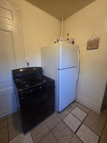 Kitchen - 226 Clymer St