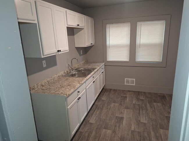 Building Photo - 13225 Santa Rosa Dr