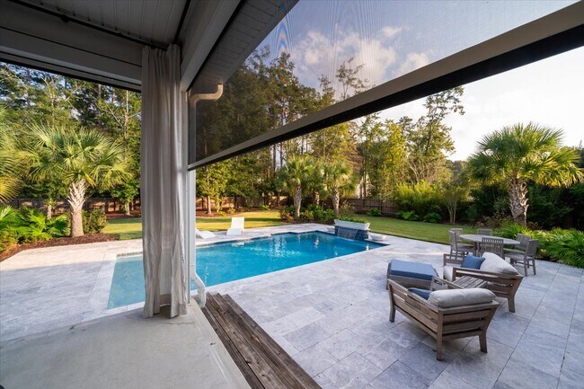 Building Photo - 1005 Mt Whitney Dr