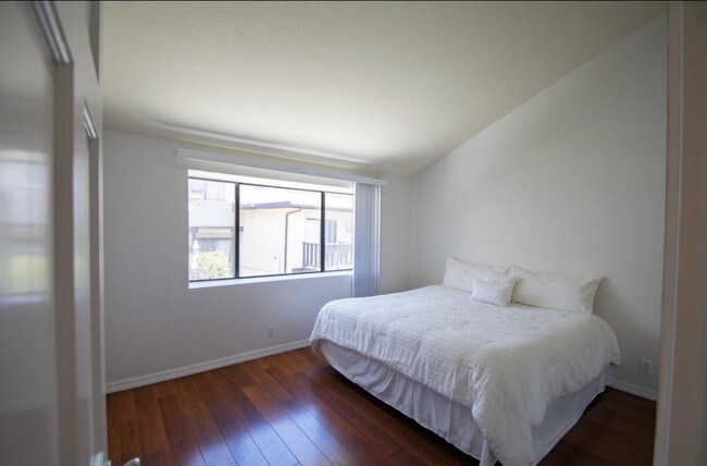 Building Photo - 5321 Colodny Dr