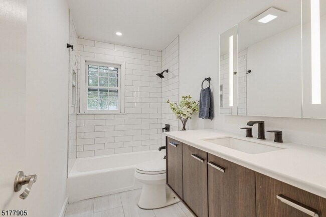 Building Photo - 50 Colonial Way