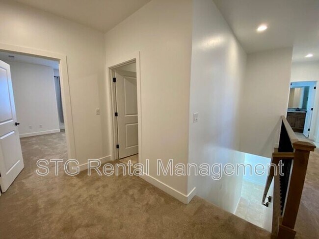 Building Photo - 2473 350 N