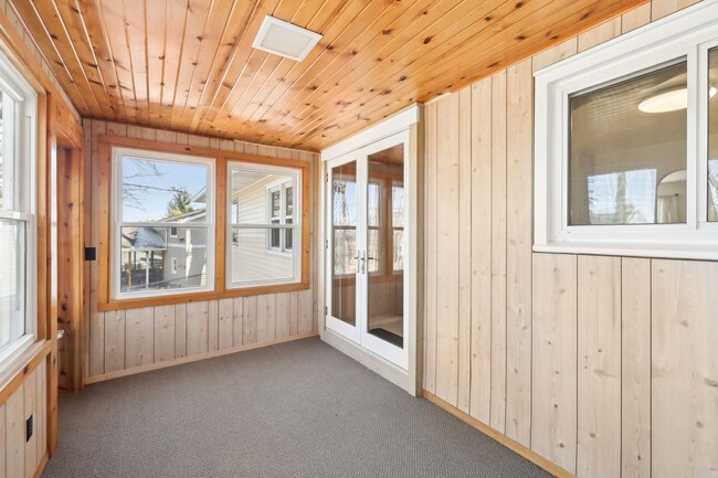 Building Photo - Updated 4-Bed 2-Bath SF Home with Lake Views & Great Entertaining Space in Monona