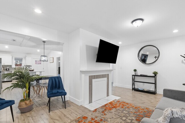 Building Photo - 1298 Gideons Dr SW