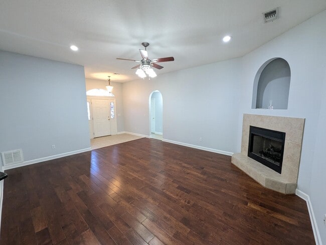 Building Photo - 462 Sandmore Shores Dr