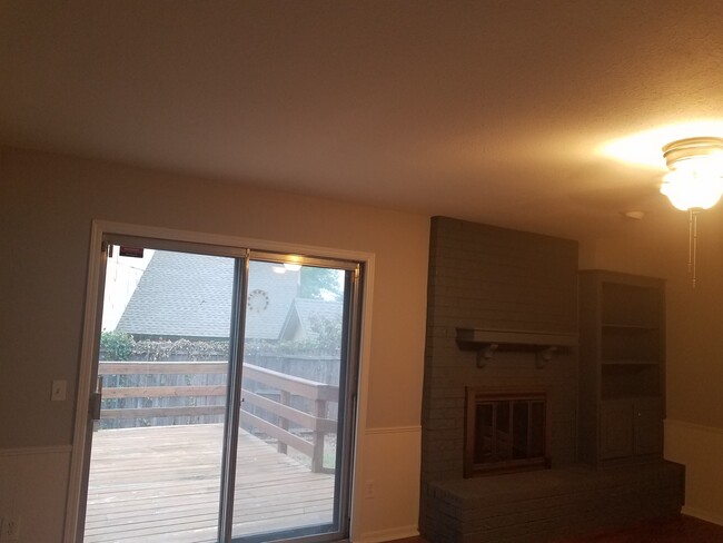 Building Photo - 7020 Stonycreek Dr