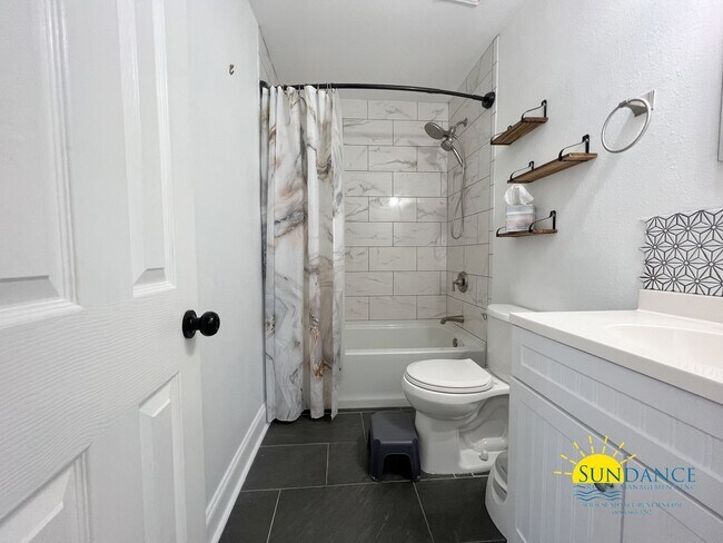 Building Photo - 2 Bedroom home with custom upgrades in the...