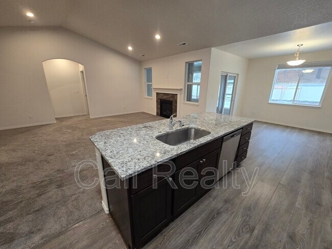 Building Photo - 5609 N Calvin Rd