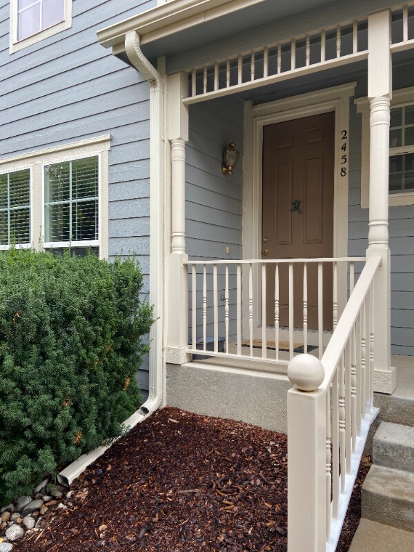 Building Photo - 2458 Syracuse St