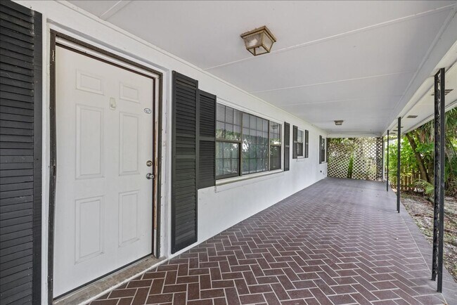 Building Photo - 103 S Chapel Dr