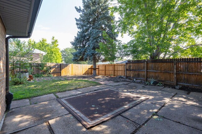 Building Photo - Charming Ranch in North Longmont!