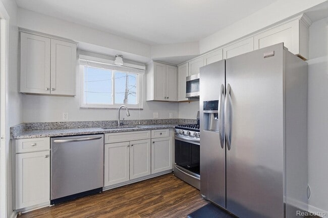 Building Photo - 1111 Holland St