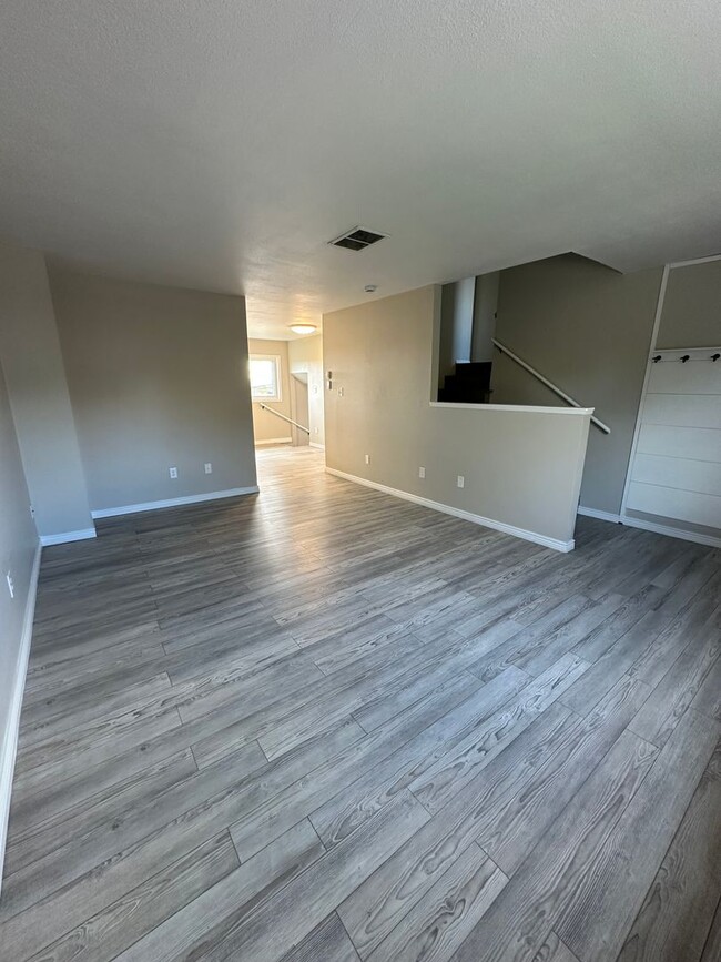 Building Photo - BEAUTIFULLY UPDATED 3 BEDROOM, 2 BATHROOM TWIN HOME WITH ATTACHED 1 CAR GARAGE