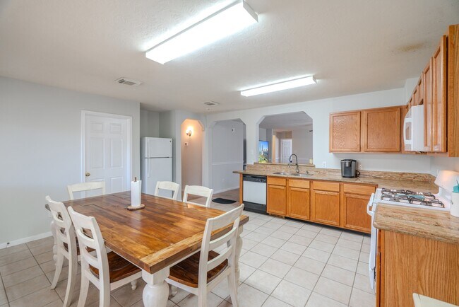 Building Photo - 914 Parsonfield Ct