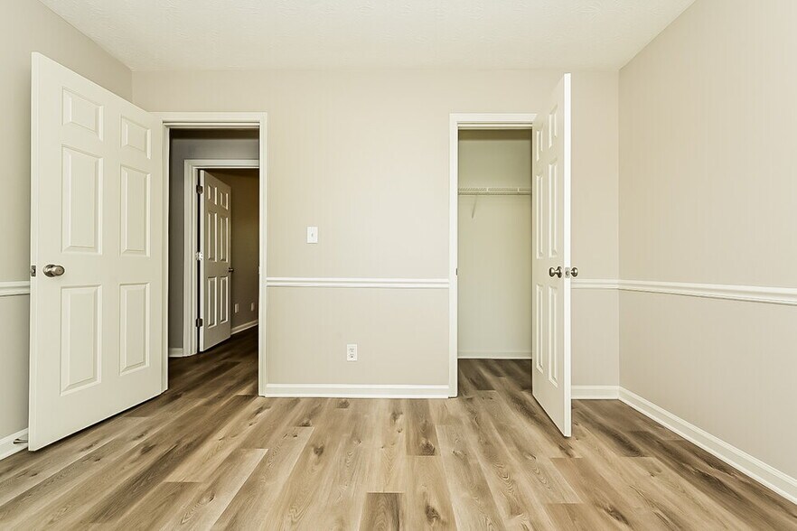 Building Photo - 221 Greenleaf Dr