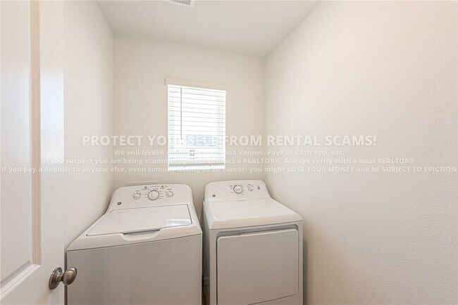 Building Photo - 611 Marsol St
