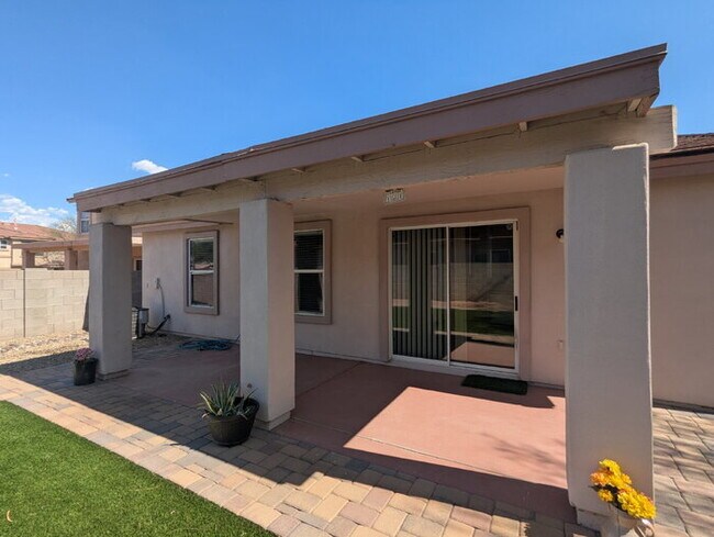 Building Photo - Newly Remodeled Rancho Sahuarita Rental!
