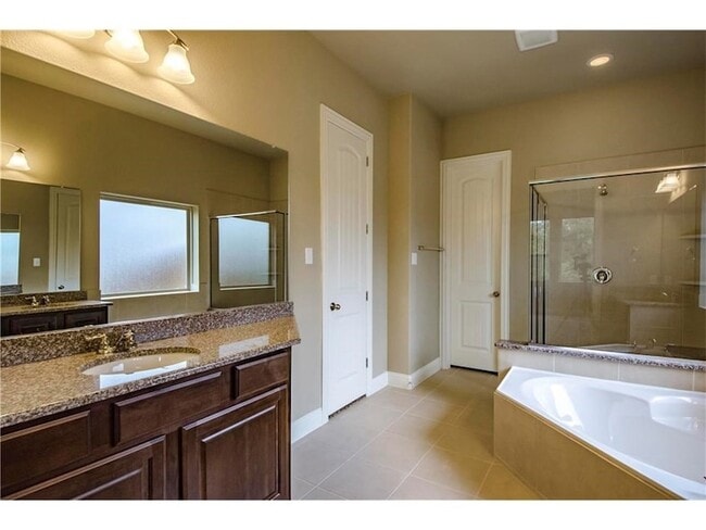 Building Photo - 10671 Villanova Dr