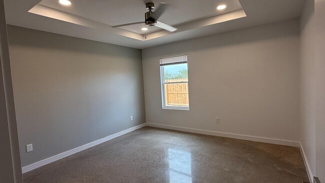 Building Photo - 601 Sapphire Ave