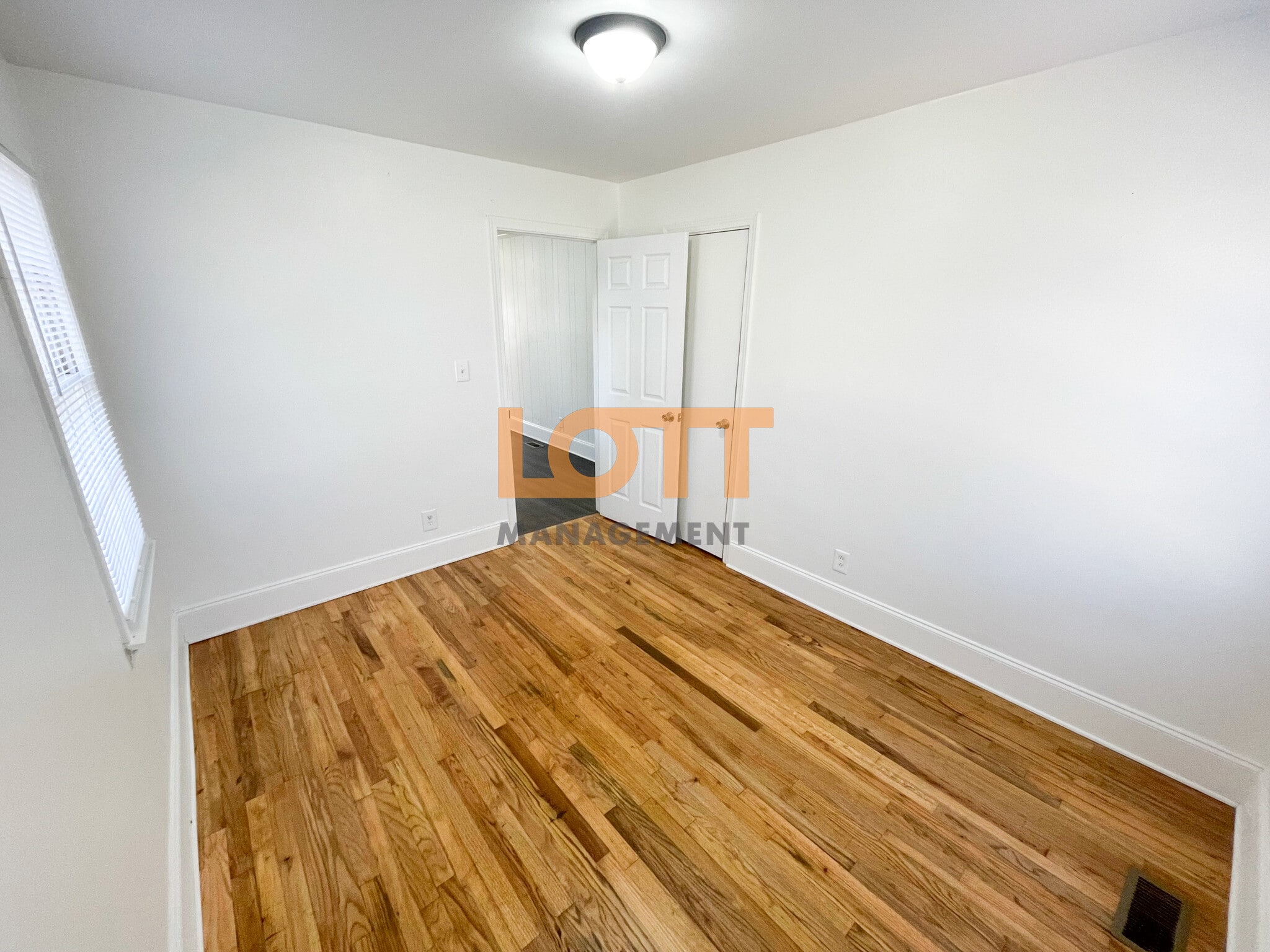 Building Photo - 205 King St