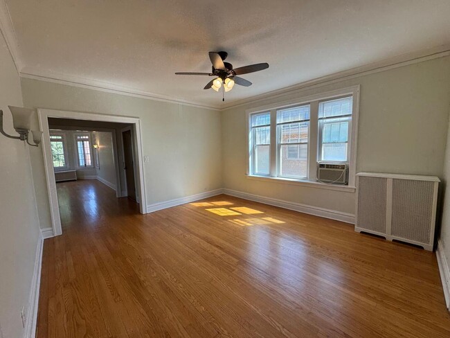 Building Photo - 4827 Elm St