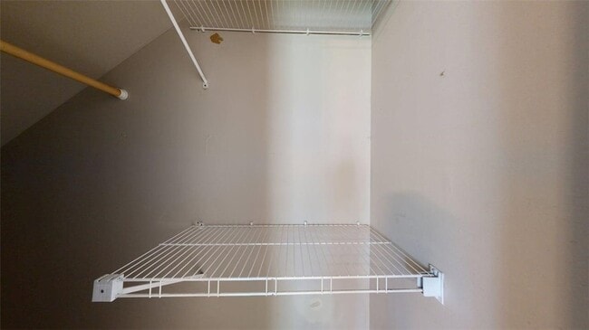 Building Photo - 1002 Hardwood Ln