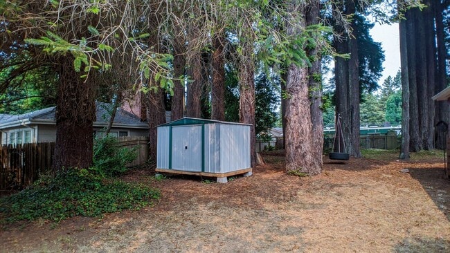 Building Photo - Charming Pet Friendly, 3-Bedroom 1-Bath, p...