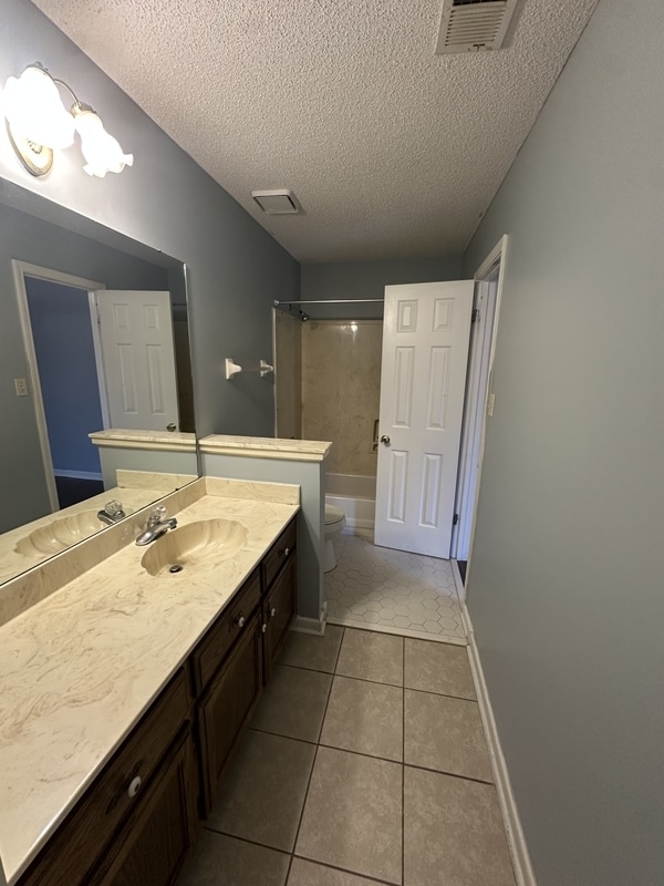 Building Photo - 8200 Town N Country Dr