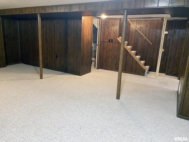 Building Photo - 1829 W Daytona Dr