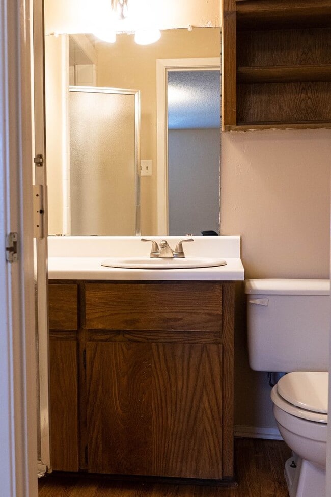 Building Photo - Waco Casablanca Condo!