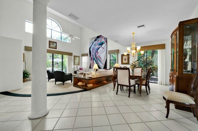 Building Photo - 7599 Mirabella Dr