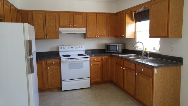 Building Photo - 10351 Canterbury St